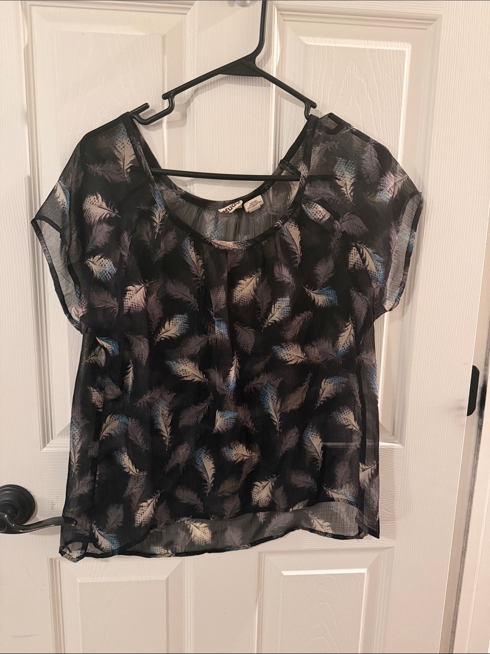 Mudd Black Sheer Feather-Print Short Sleeve Blouse